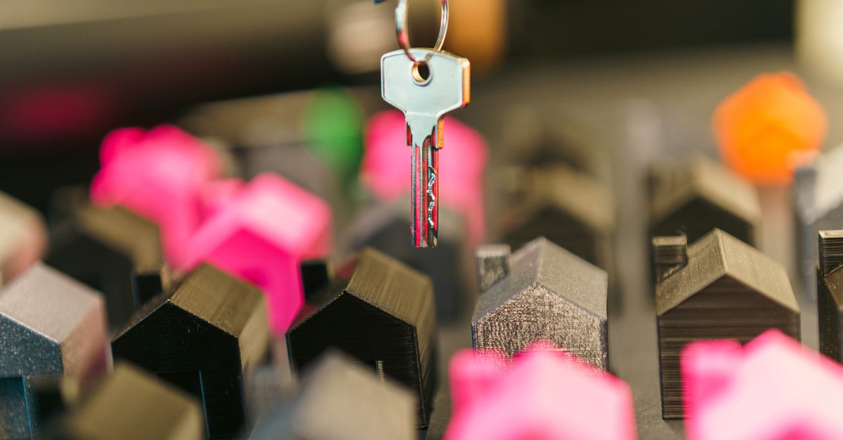 Conseillère Horizon Immobilier dans un intérieur lumineux